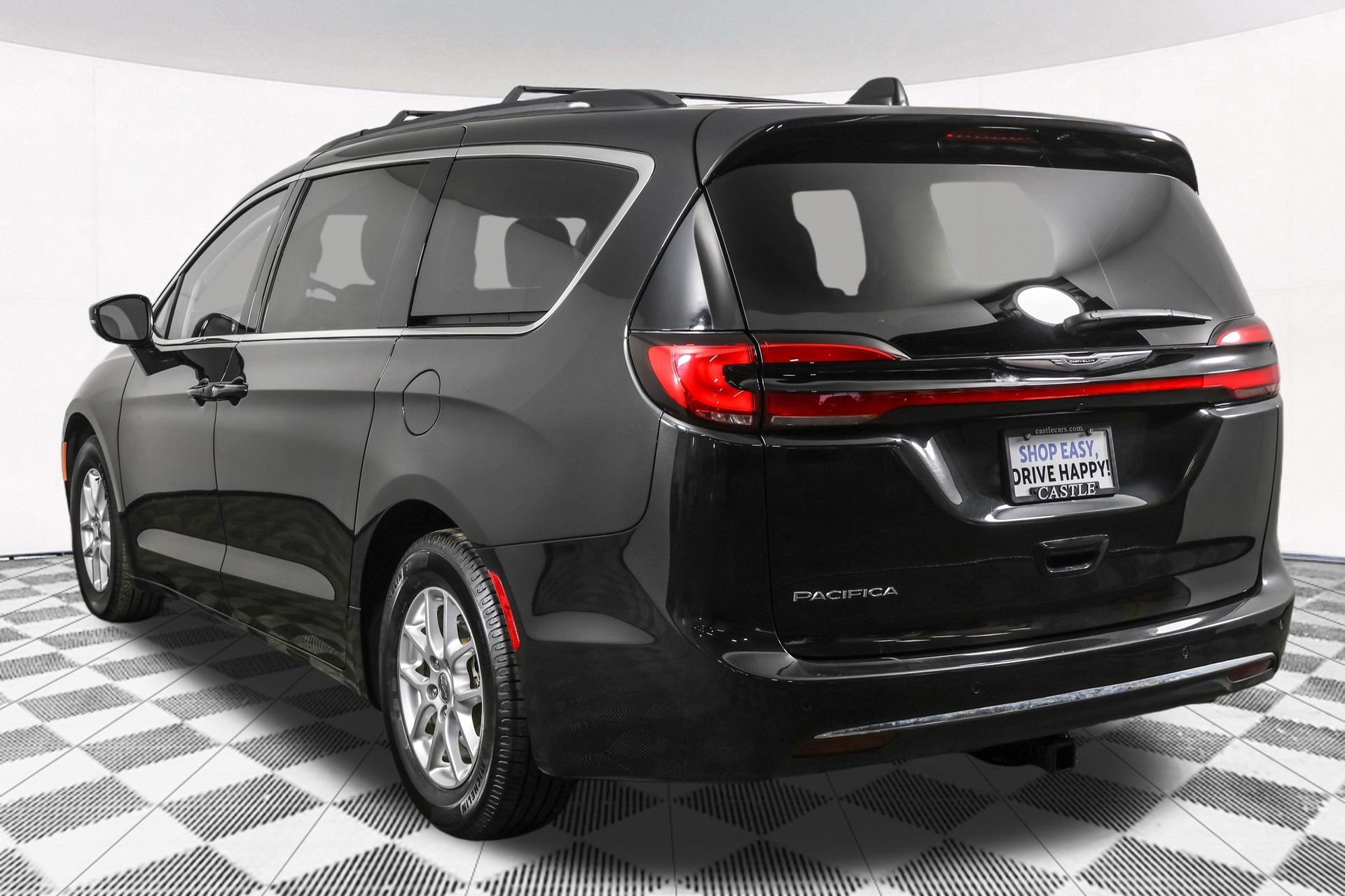 Used 2022 Chrysler Pacifica Touring-L image 18