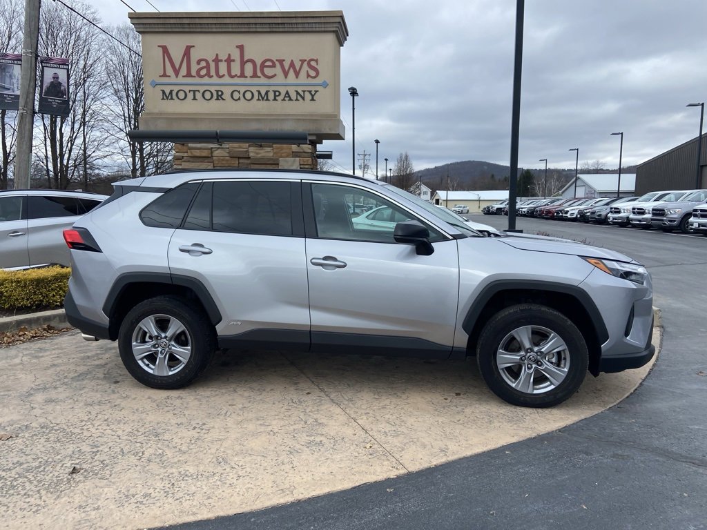 Used 2025 Toyota RAV4 LE image 4