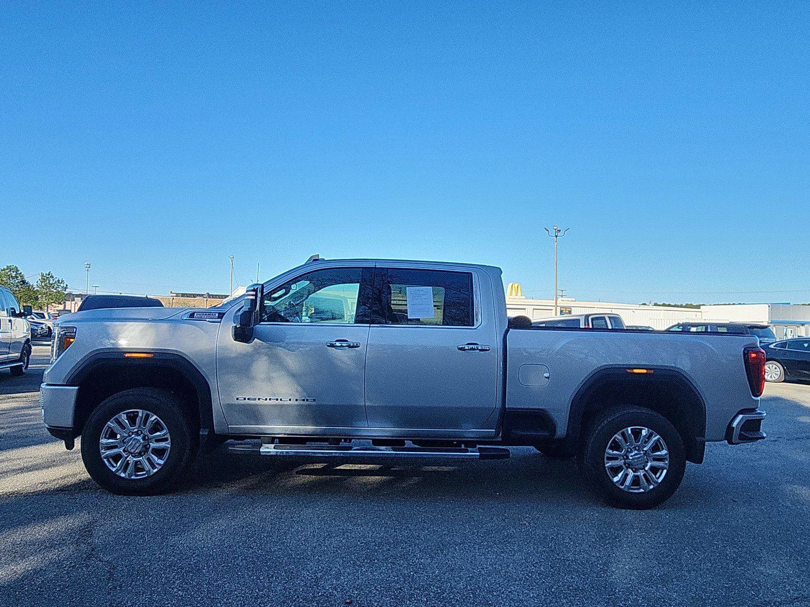 Used 2022 GMC Sierra 2500 Denali image 2