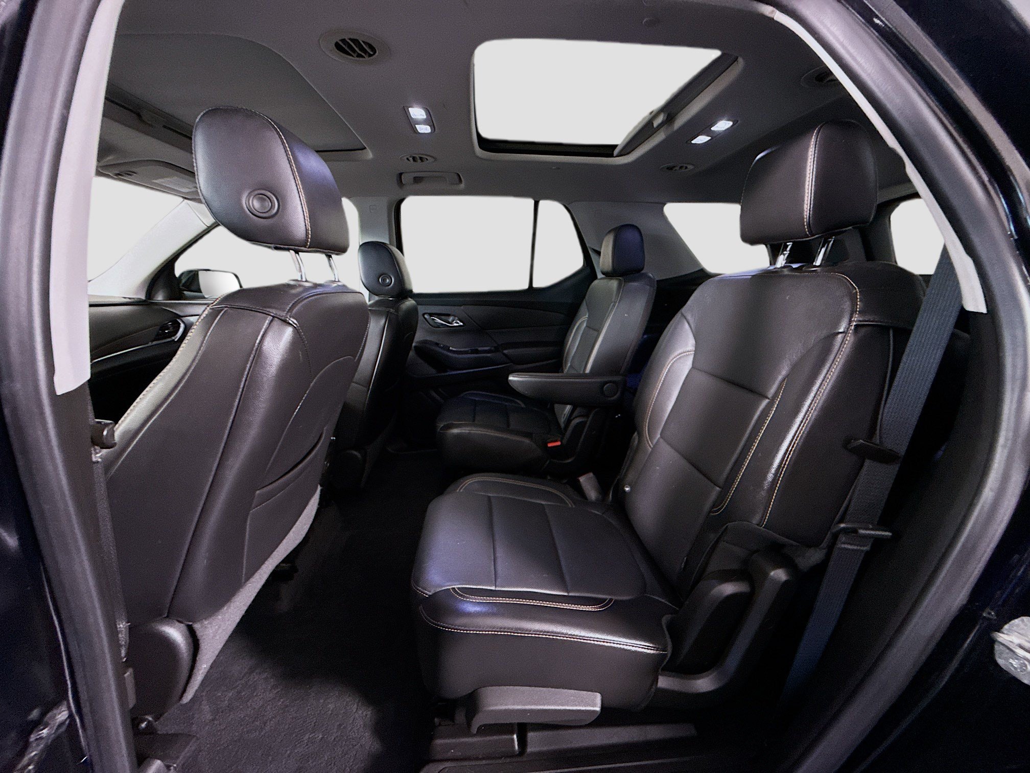 Used 2019 Chevrolet Traverse Premier w/ LPO, Blackout Package FWD image 25