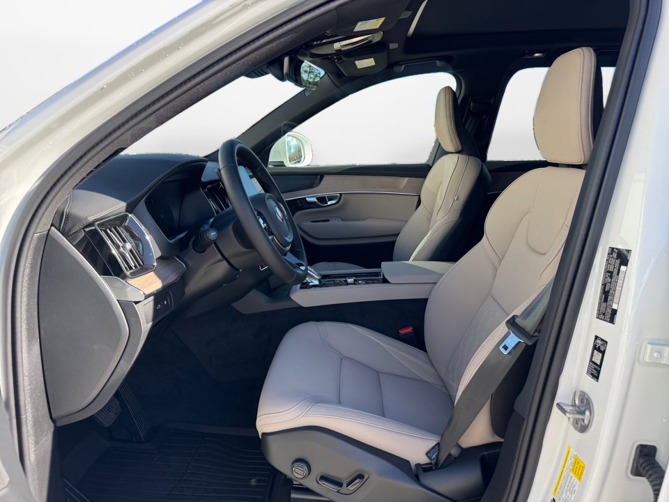 New 2026 Volvo XC90 T8 Plus w/ Protection Package Premier image 9