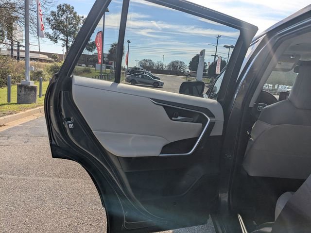 Used 2019 Toyota RAV4 XLE Premium image 24