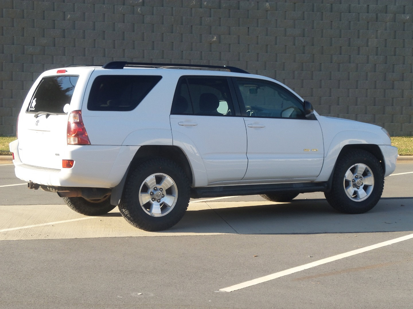 Used 2005 Toyota 4Runner SR5 AWD/4WD image 2