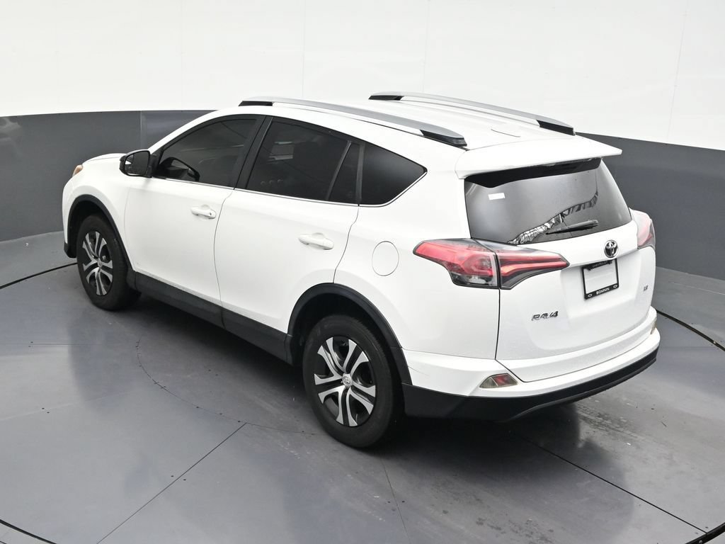 Used 2018 Toyota RAV4 LE FWD image 17