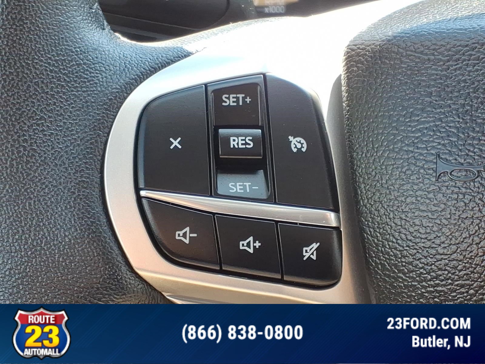 Used 2024 Ford Explorer XLT image 13