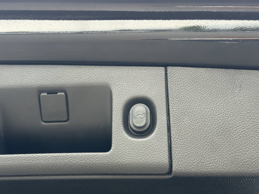 Used 2018 GMC Yukon XL SLT RWD image 17