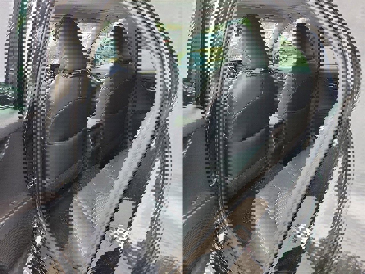 Used 2024 Toyota Camry SE image 9