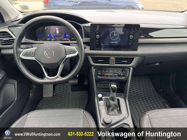 Certified 2025 Volkswagen Taos SE w/ Taos Adventure Package (SXB) image 19