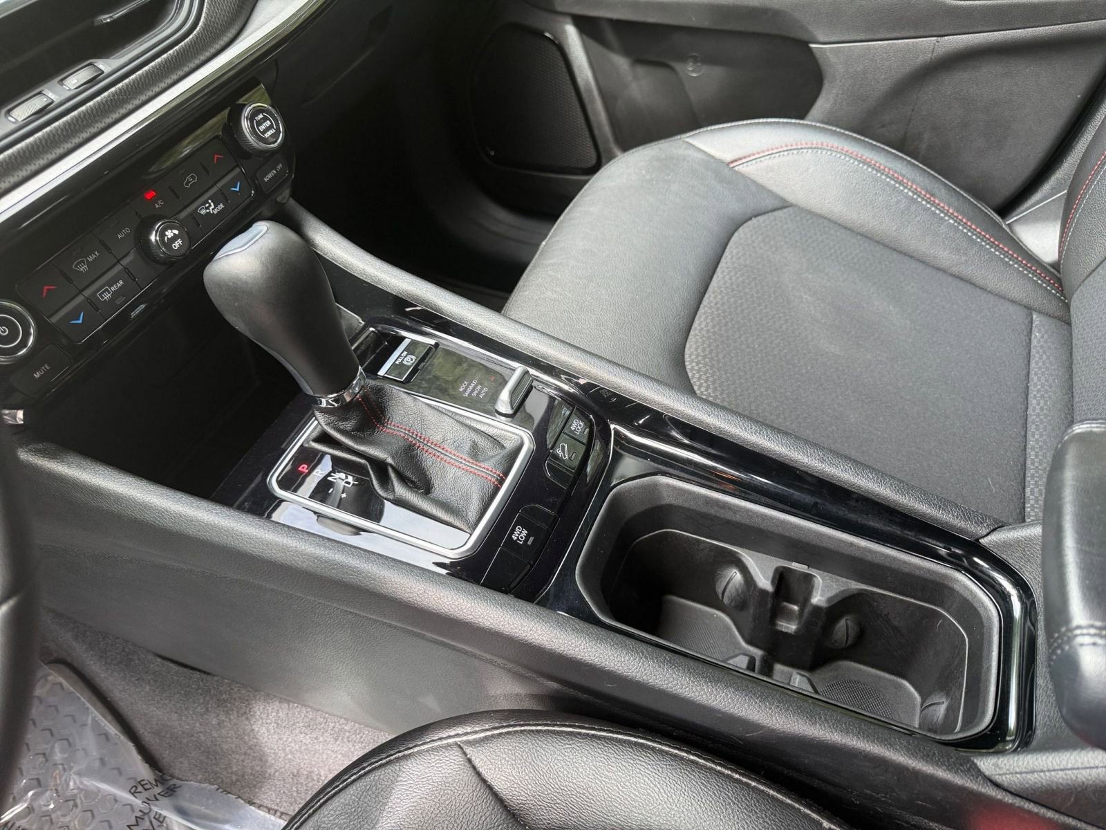 Used 2025 Jeep Compass Trailhawk image 41