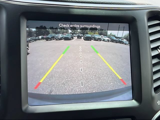 Used 2021 Jeep Cherokee Latitude Lux w/ Comfort/Convenience Group AWD/4WD image 16