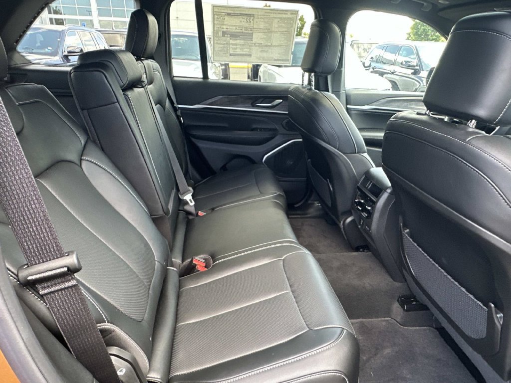 New 2026 Jeep Grand Cherokee Limited AWD/4WD image 15