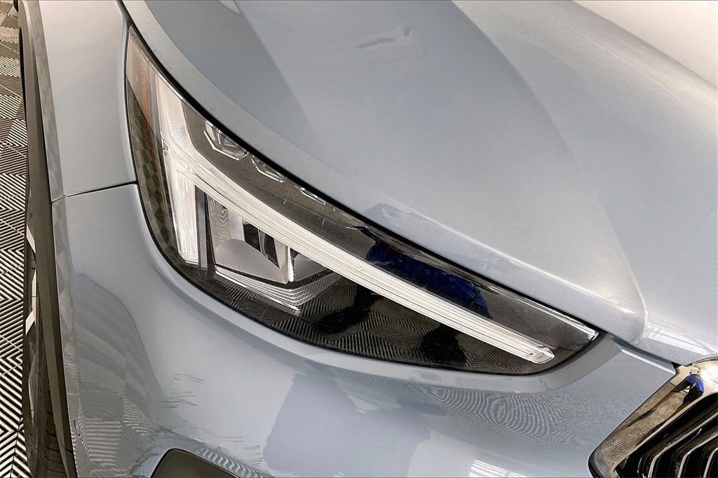 Used 2023 Volvo XC40 B4 Plus w/ Driver Assist Package image 27