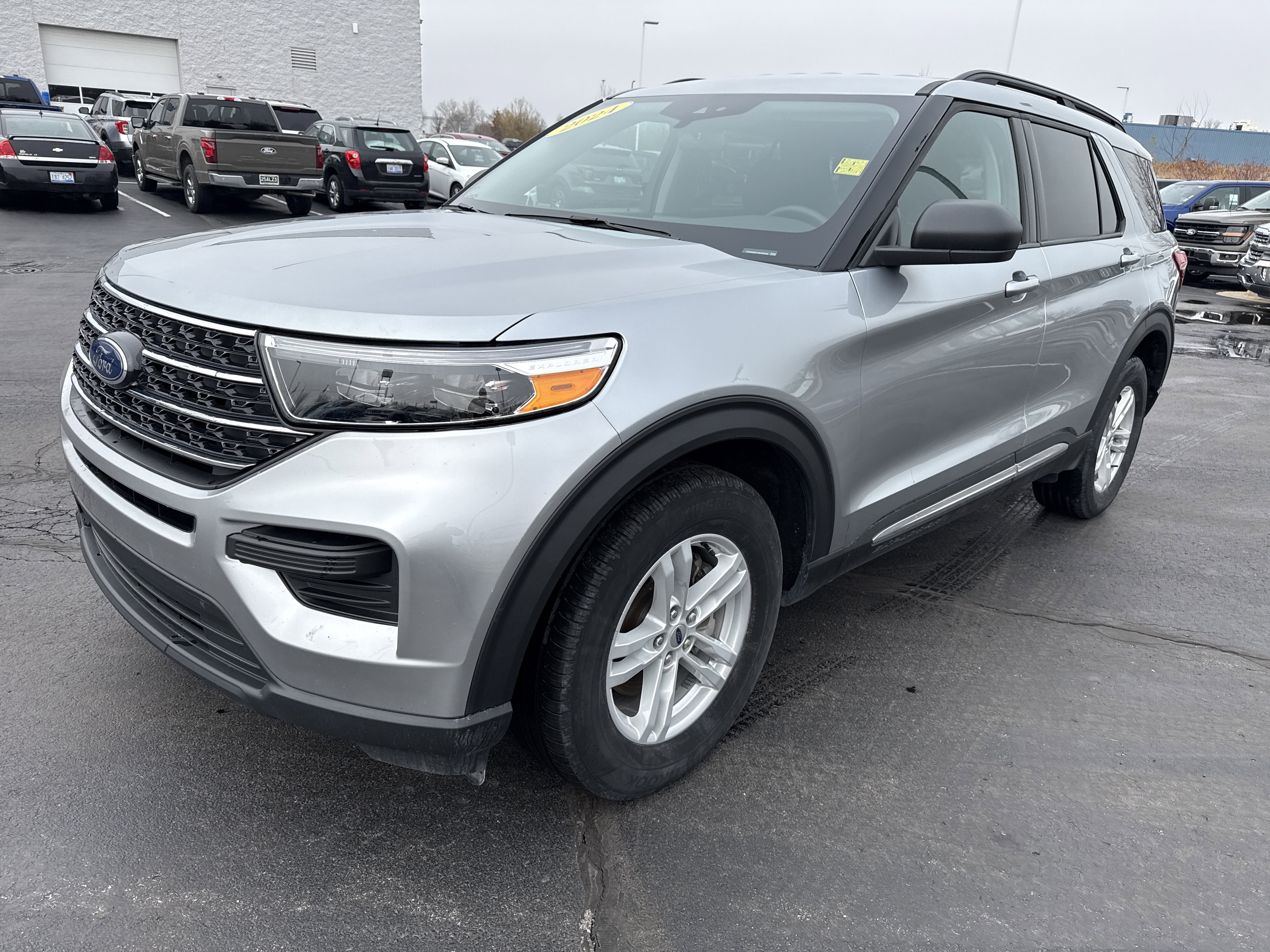 Certified 2024 Ford Explorer XLT image 2