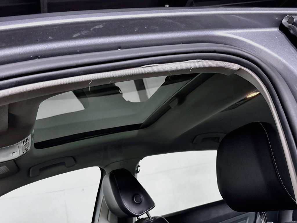 Used 2023 Volkswagen Jetta SE w/ Panoramic Sunroof Package FWD image 19
