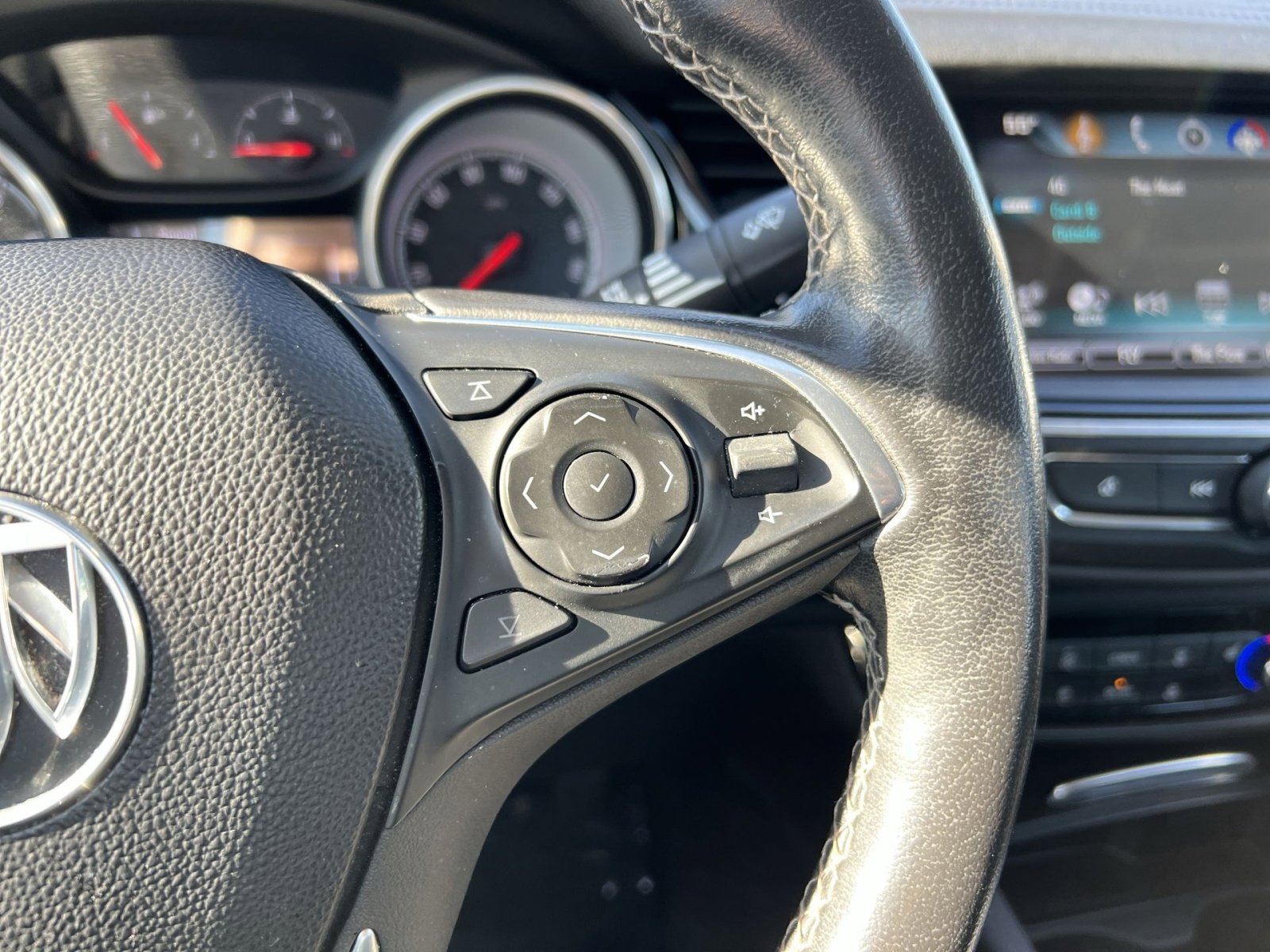 Used 2018 Buick Regal Essence w/ Driver Confidence Package #1 image 33