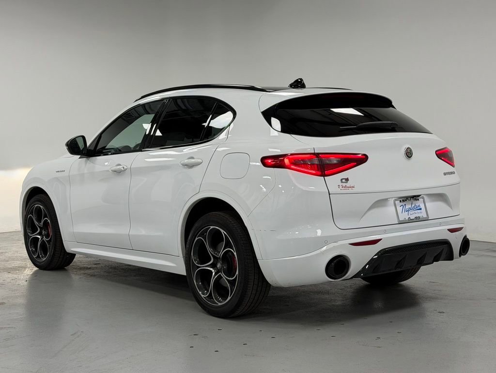 Used 2023 Alfa Romeo Stelvio Veloce image 3