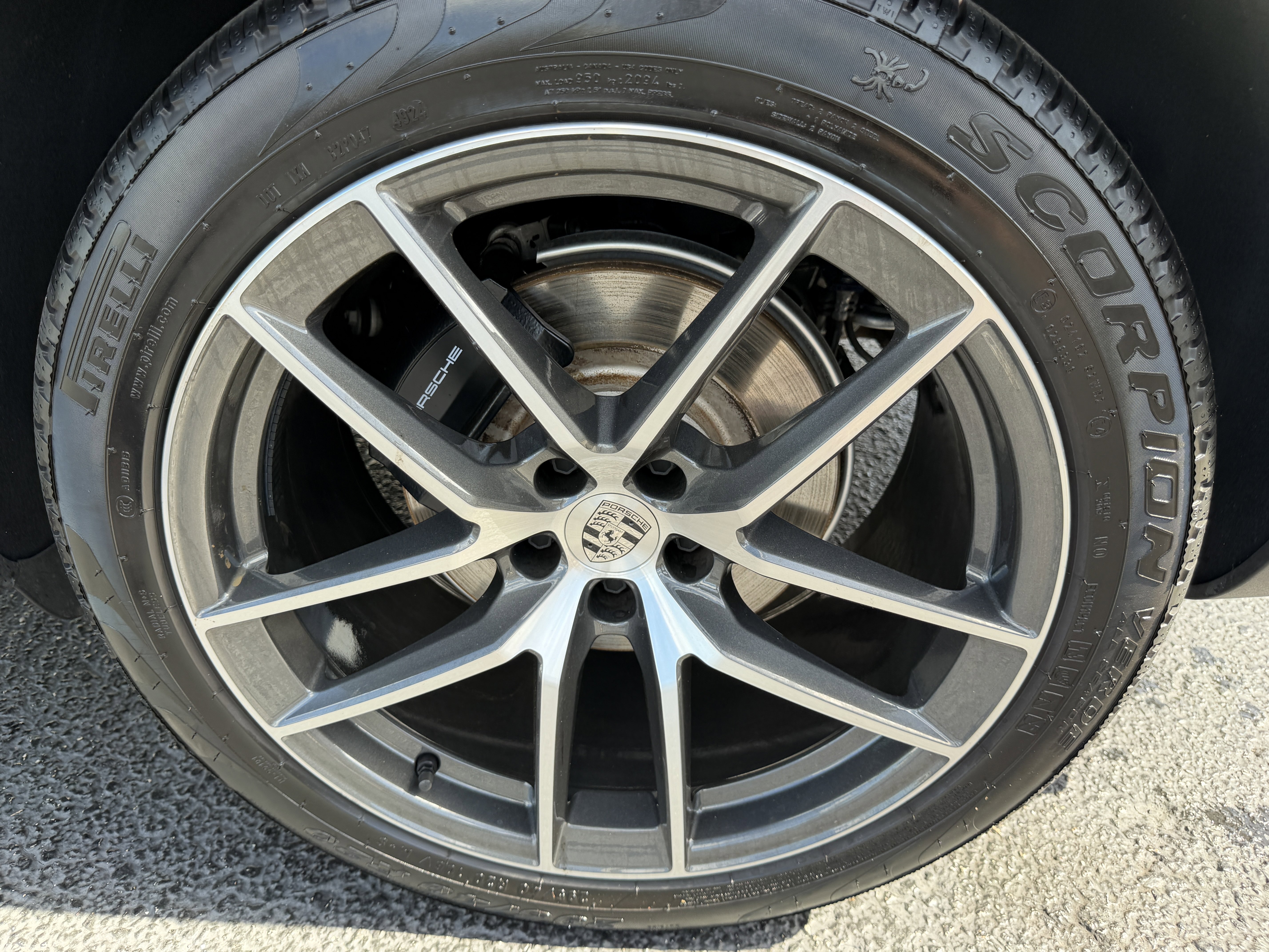 Certified 2025 Porsche Macan image 10