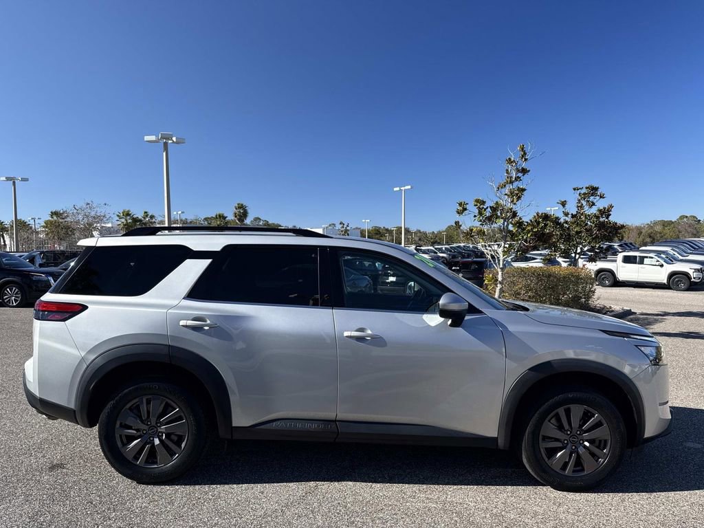 Certified 2024 Nissan Pathfinder SV image 2