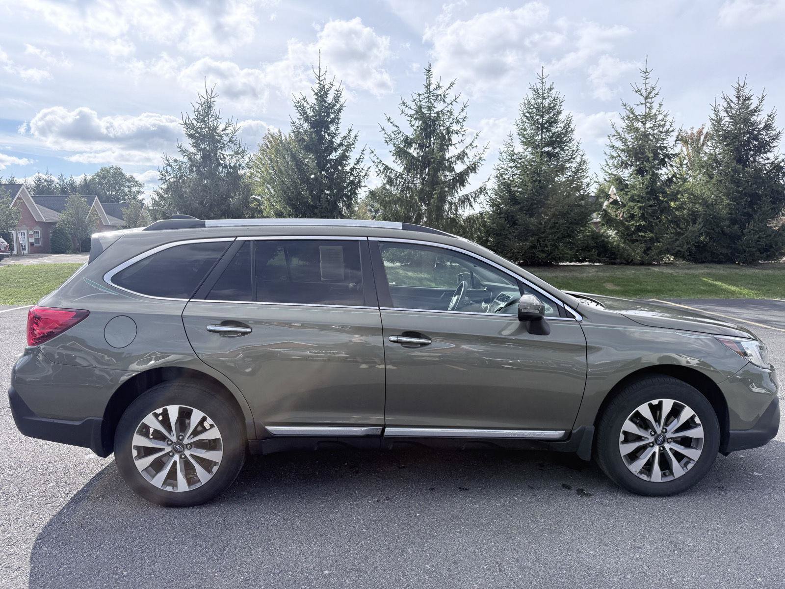 Used 2018 Subaru Outback 3.6R Touring AWD/4WD image 8