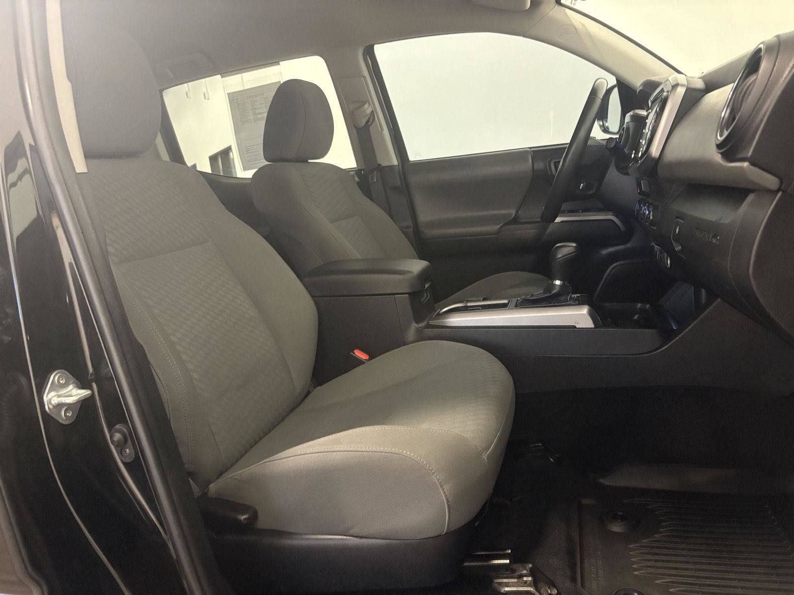 Used 2023 Toyota Tacoma SR5 AWD/4WD image 43