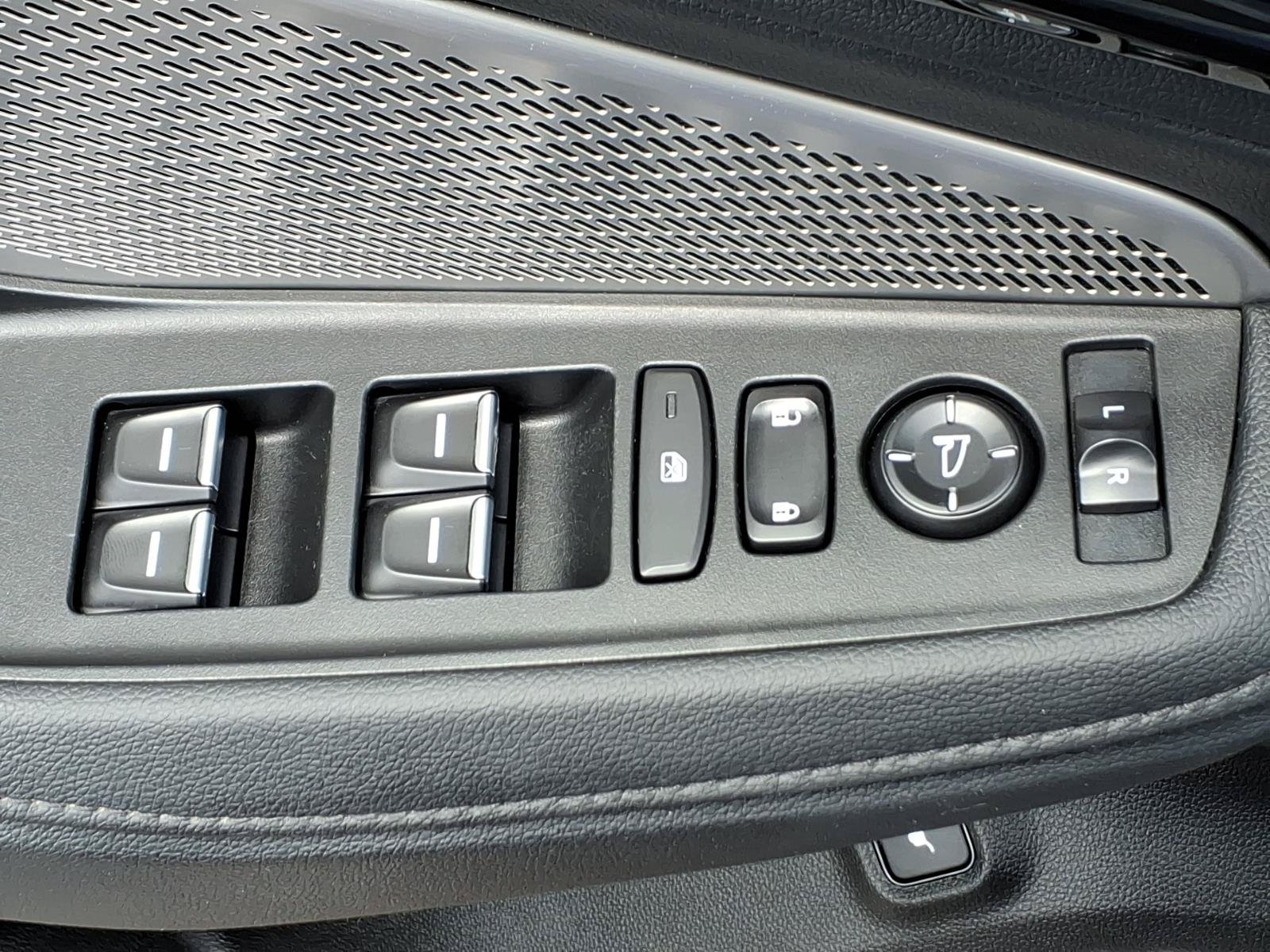 Used 2022 Acura MDX SH-AWD image 25