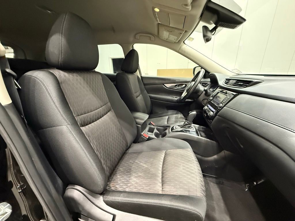 Used 2019 Nissan Rogue SV image 25
