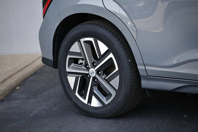 Used 2023 Hyundai Kona SE w/ Cargo Package FWD image 6