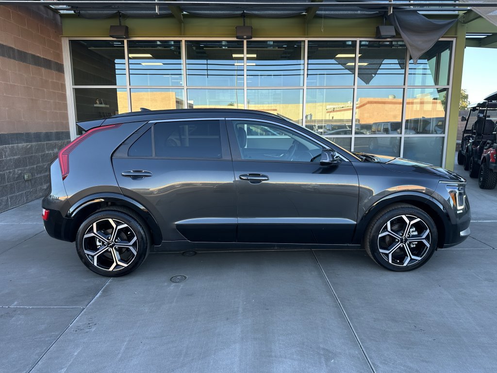 Used 2023 Kia Niro EX Touring image 9