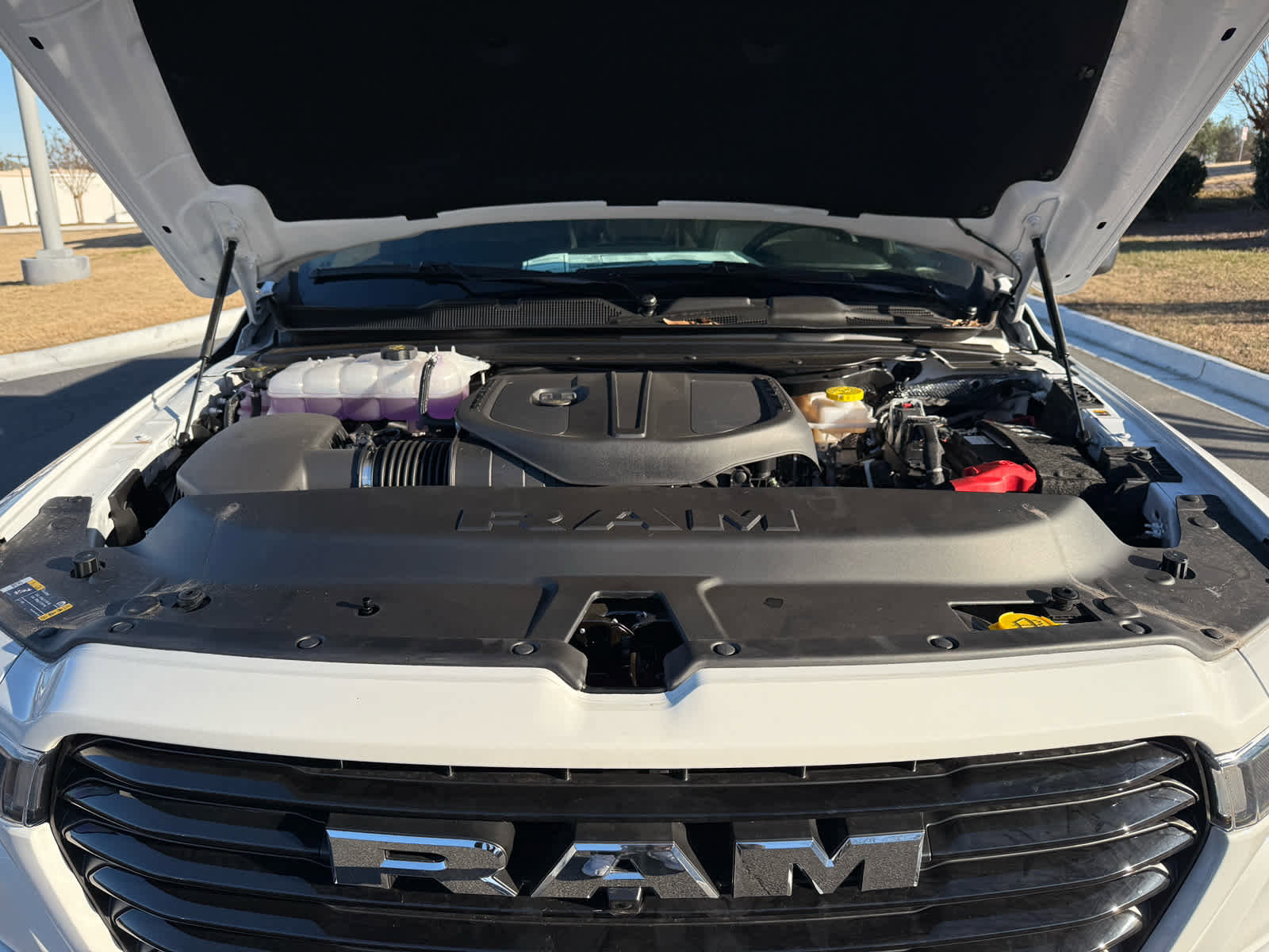 New 2025 RAM 1500 Laramie w/ Sport Appearance Package AWD/4WD image 29
