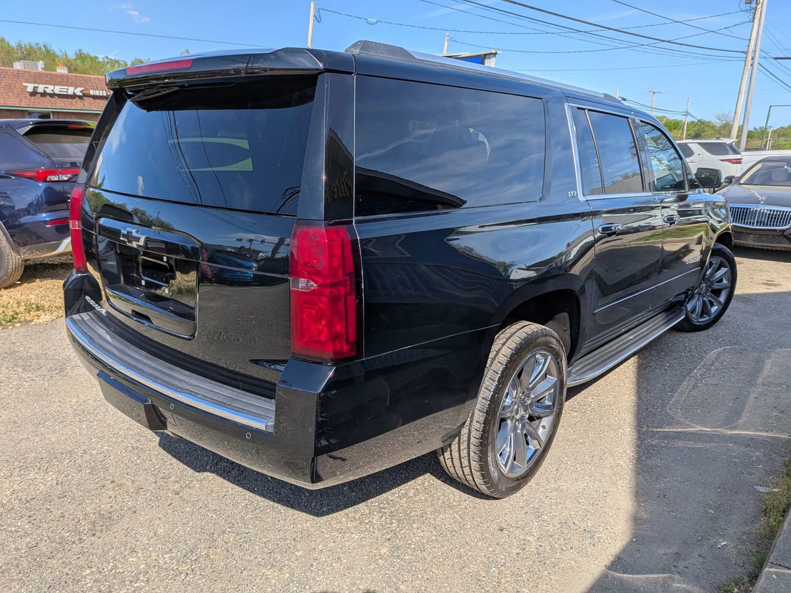 Used 2016 Chevrolet Suburban LTZ image 6