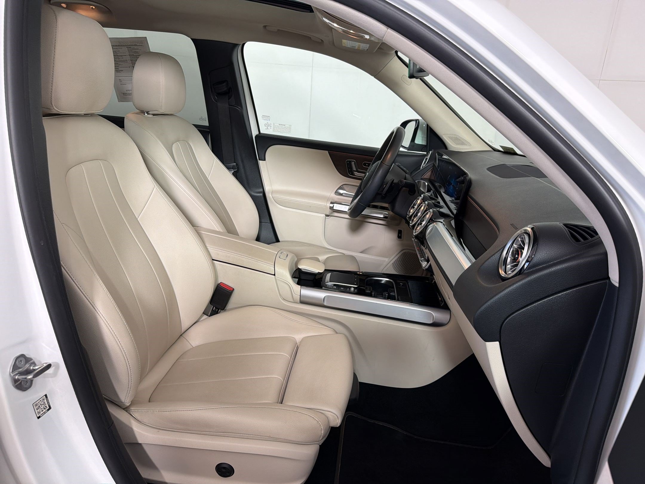 Used 2022 Mercedes-Benz GLB 250 4MATIC image 24