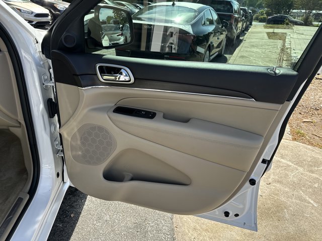 Used 2017 Jeep Grand Cherokee Overland RWD image 17