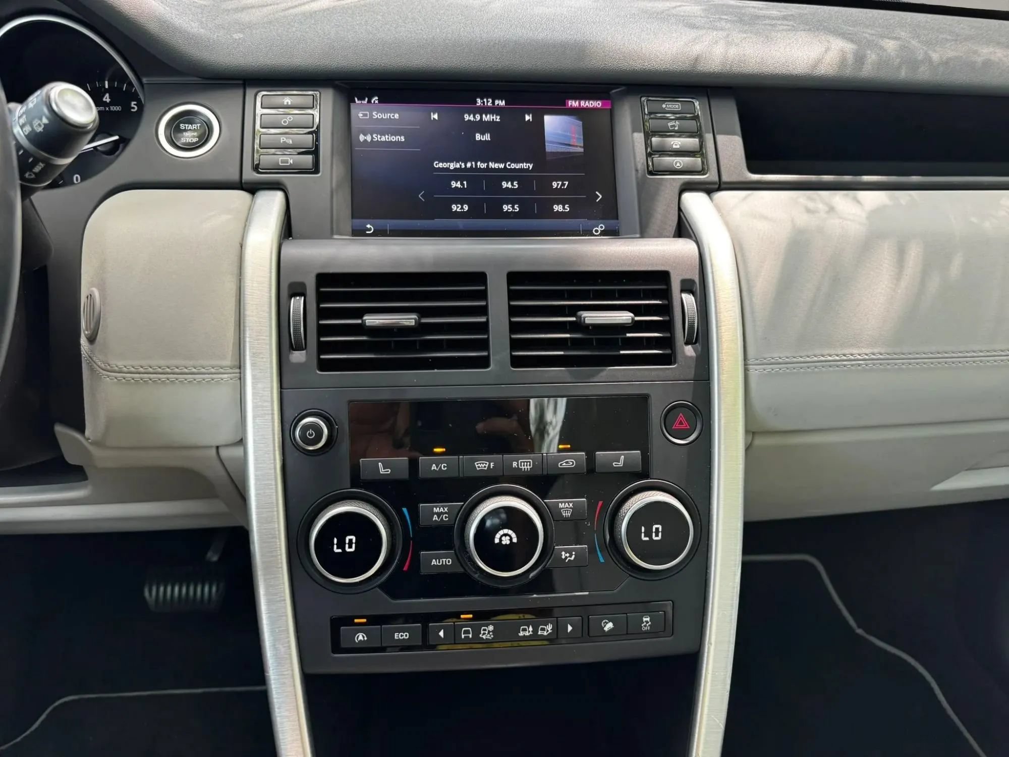 Used 2017 Land Rover Discovery Sport HSE AWD/4WD image 21