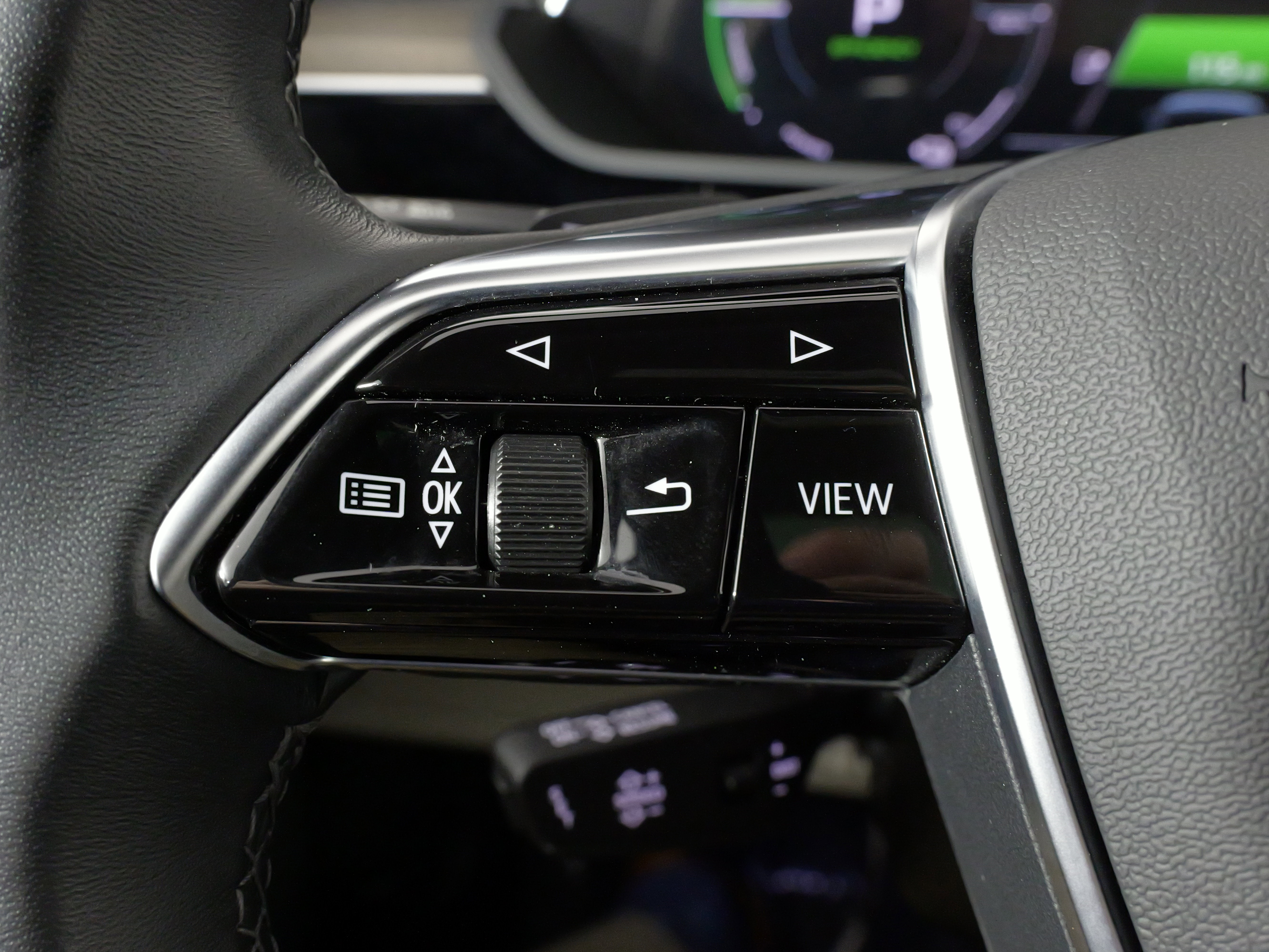 Used 2024 Audi Q8 e-tron Premium Plus w/ Premium Plus Package image 42