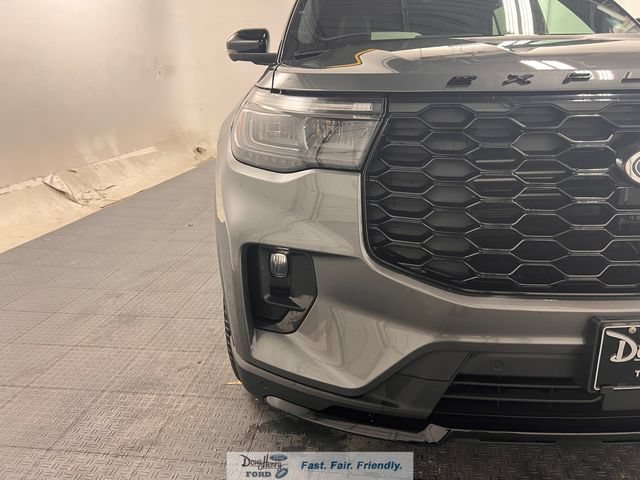 Used 2025 Ford Explorer ST-Line w/ Premium Package RWD image 9