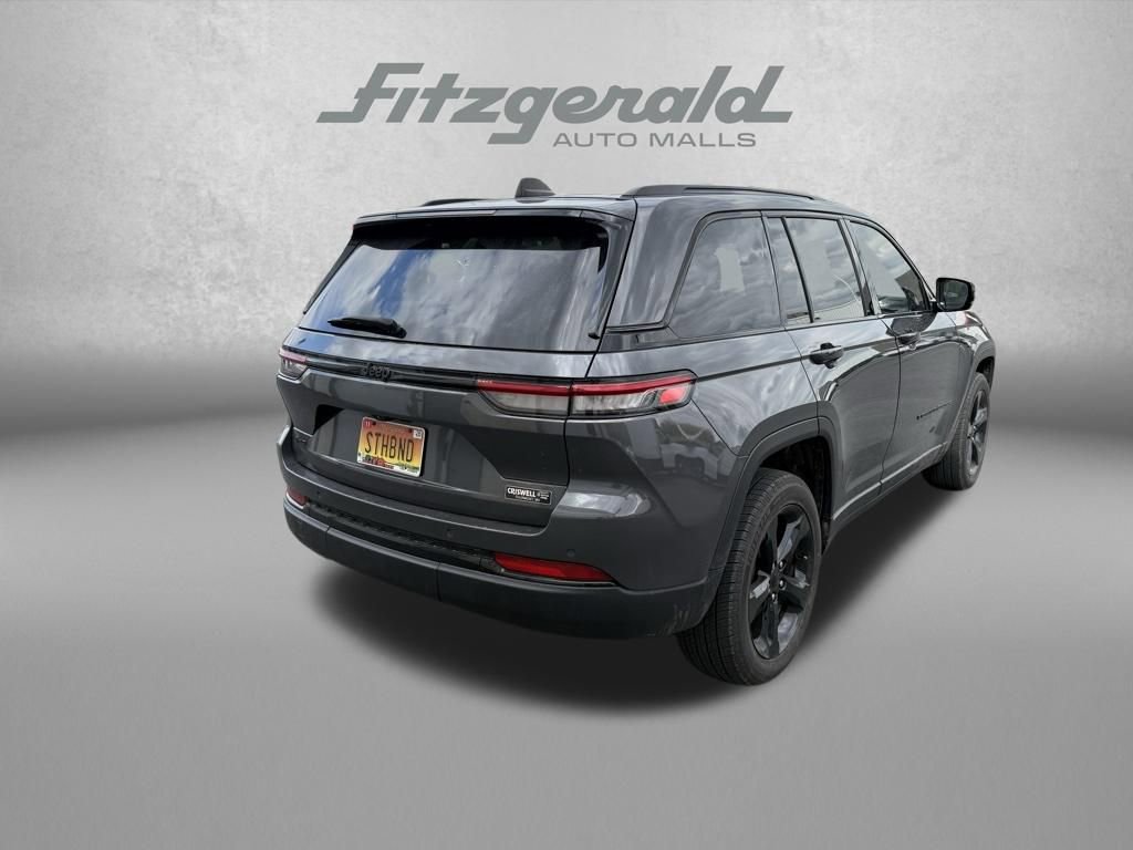 Used 2024 Jeep Grand Cherokee Altitude AWD/4WD image 7