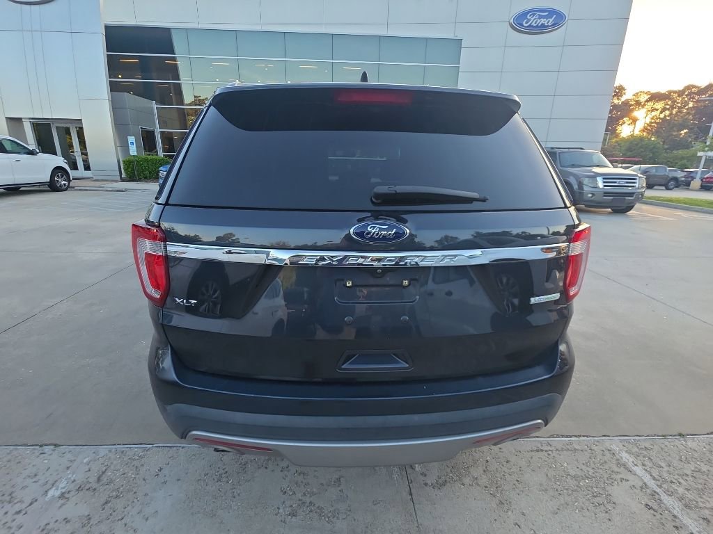 Used 2017 Ford Explorer XLT FWD image 7