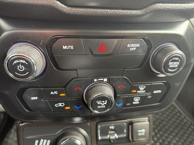 Used 2020 Jeep Renegade Latitude w/ Cold Weather Group image 15