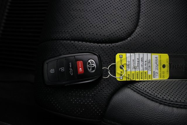 Used 2024 Toyota Tundra Limited image 9