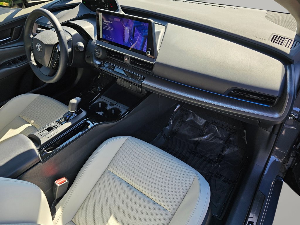 Used 2025 Toyota Prius XLE image 27