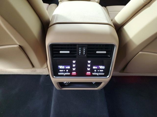 Used 2022 Porsche Cayenne w/ Premium Package image 15