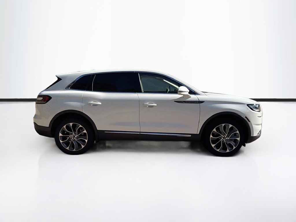 Used 2023 Lincoln Nautilus Reserve AWD/4WD image 4