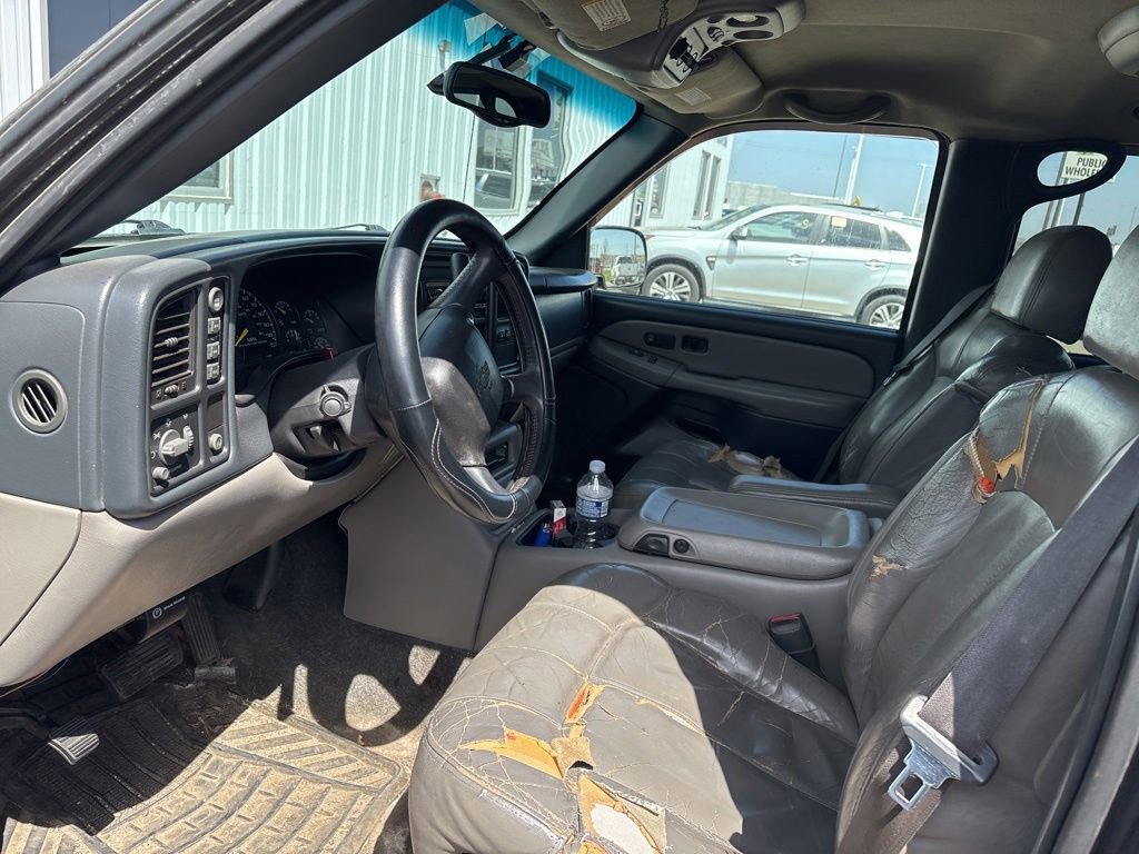 Used 2000 Chevrolet Tahoe LT w/ LT Preferred Equipment Group AWD/4WD image 12