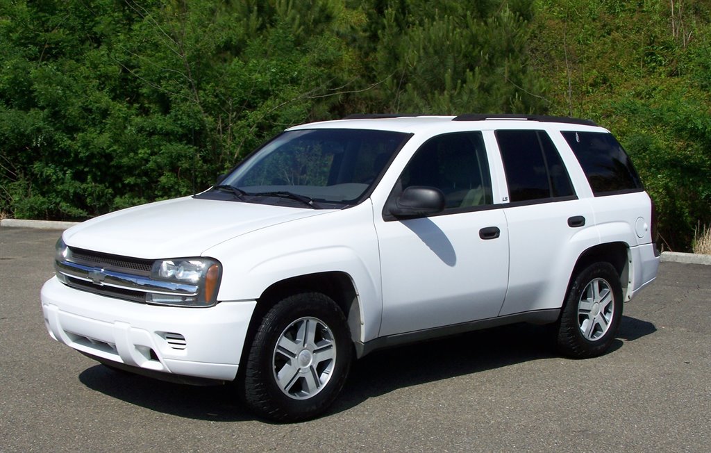 Used 2004 Chevrolet TrailBlazer LS w/ Skid Plate Package AWD/4WD image 3