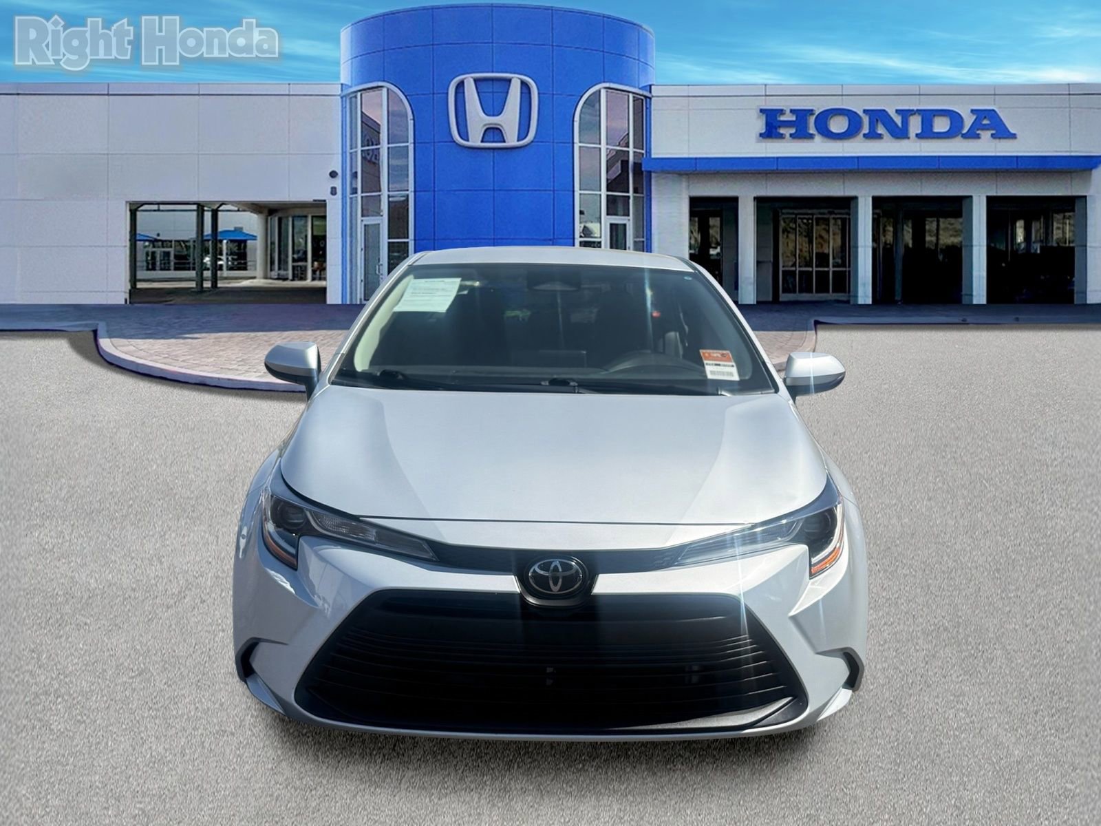 Used 2024 Toyota Corolla LE FWD image 5