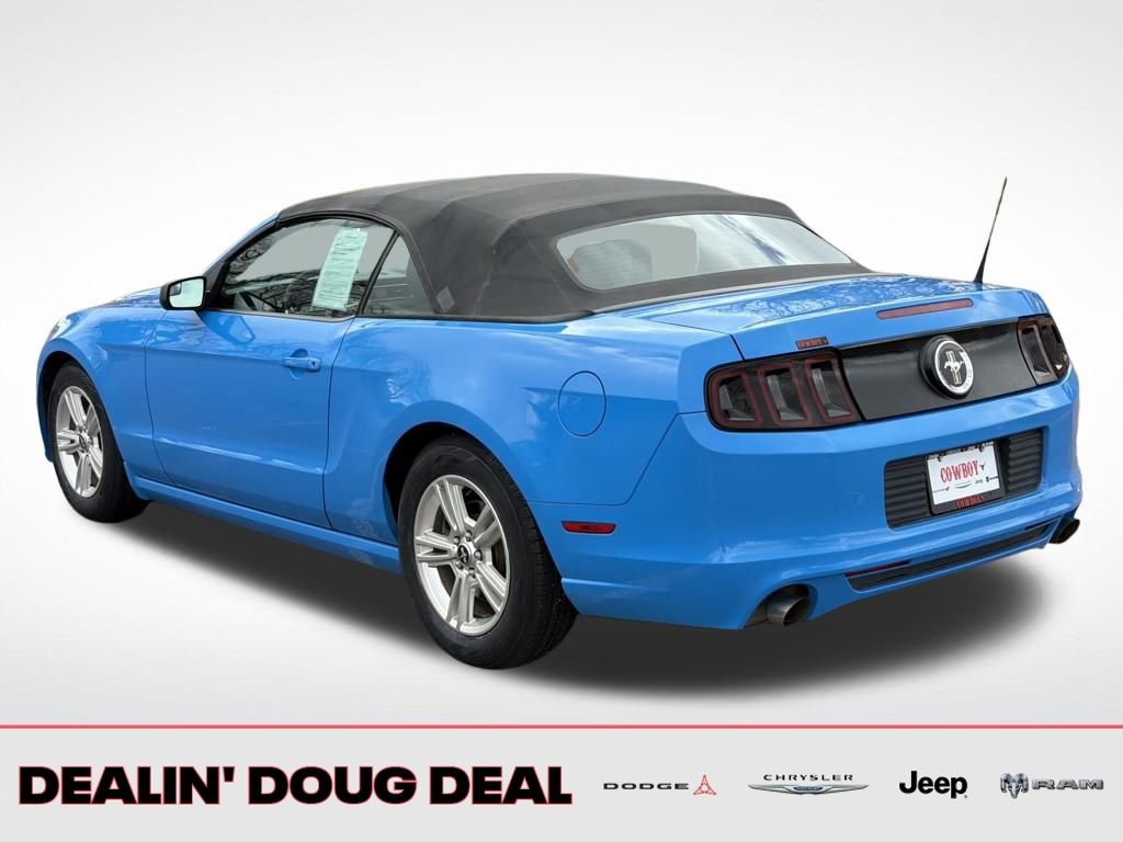 Used 2014 Ford Mustang Convertible RWD image 3