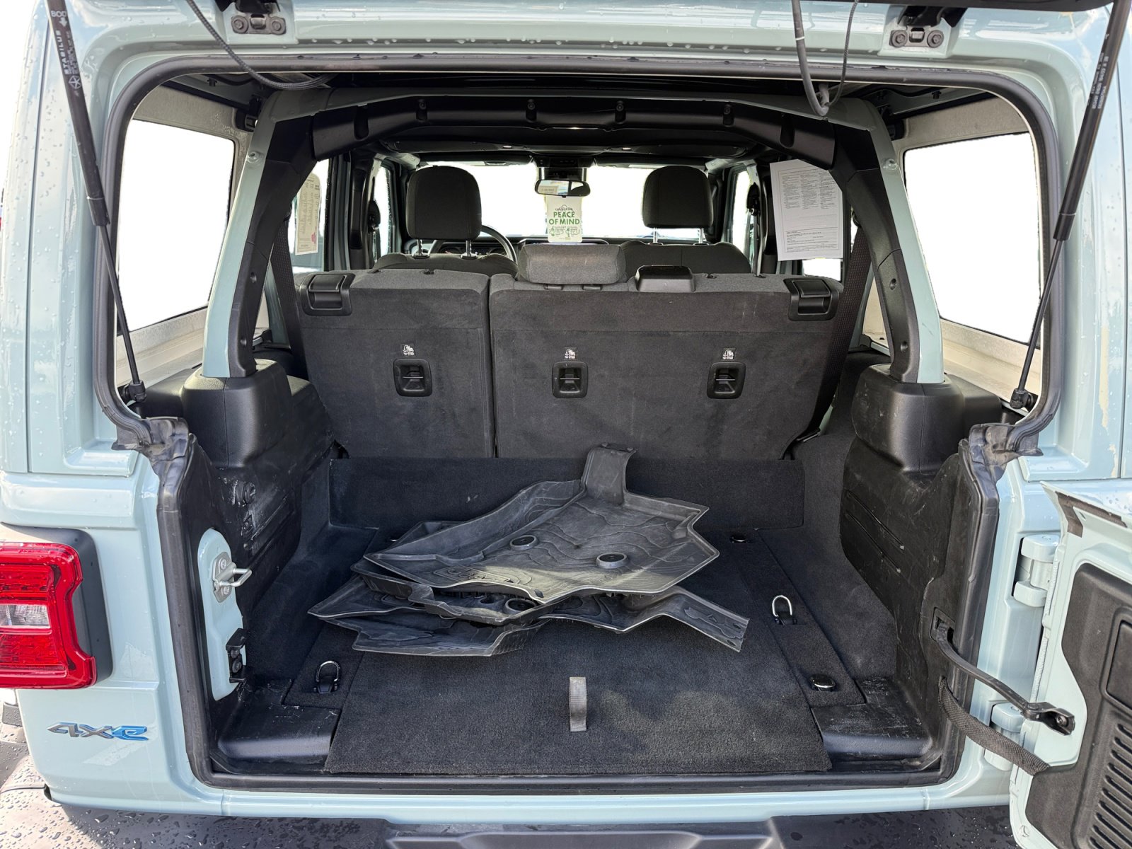 Used 2024 Jeep Wrangler Unlimited image 17