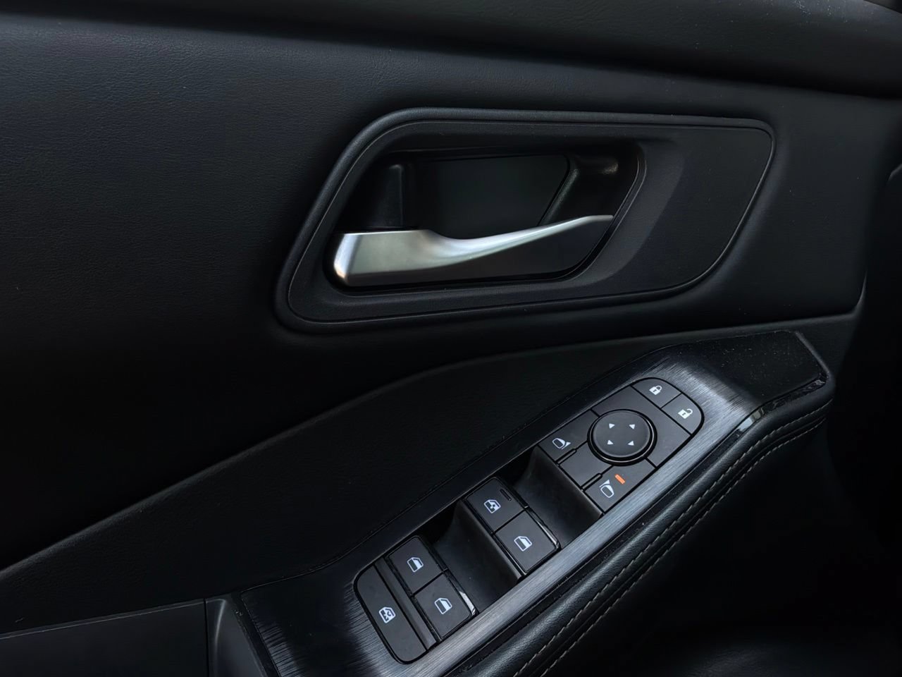 Used 2025 Nissan Rogue SV FWD image 21