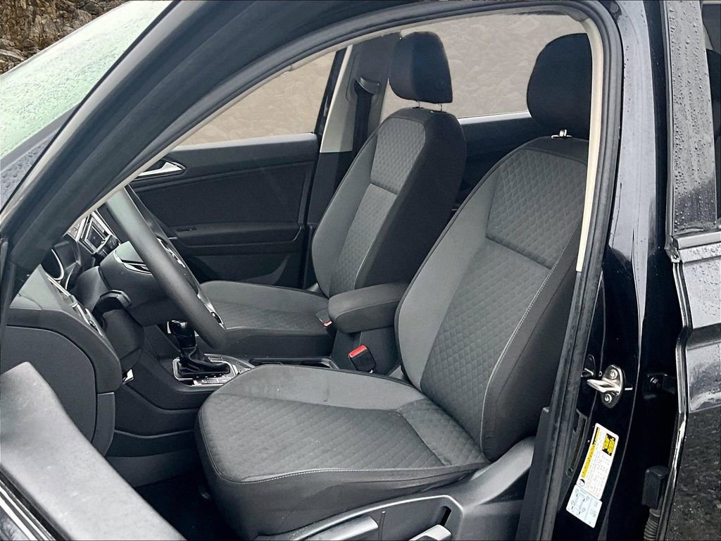 Used 2018 Volkswagen Tiguan S image 23