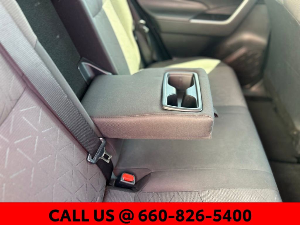 Used 2021 Toyota RAV4 XLE w/ Carpet Mat Package (TMS) AWD/4WD image 8